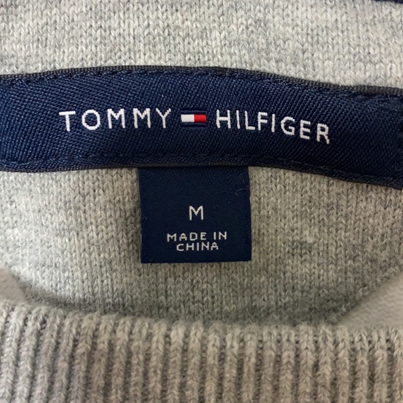 Tommy Hilfiger sweater. Size medium and fits true to size, only been worn twice - Picture 3 of 3